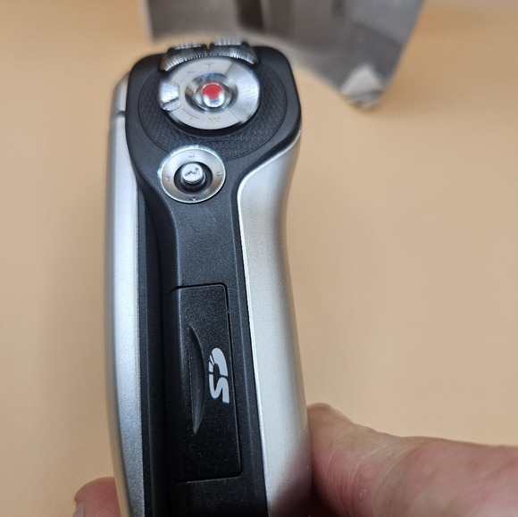 Omni 2 Digital Video Camera 16.0 Mega Pixels 8X Zoom With Case And Manual - Picture 5 of 10